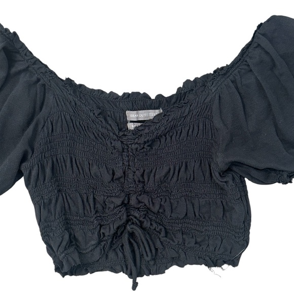 UO Puff Sleeve Smocked Crop Top - Picture 2 of 5